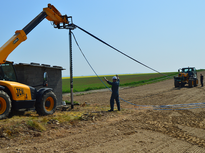 Forage marteau sur sol sablonneux | Perdr'Eau, Les Maîtres de l'Eau