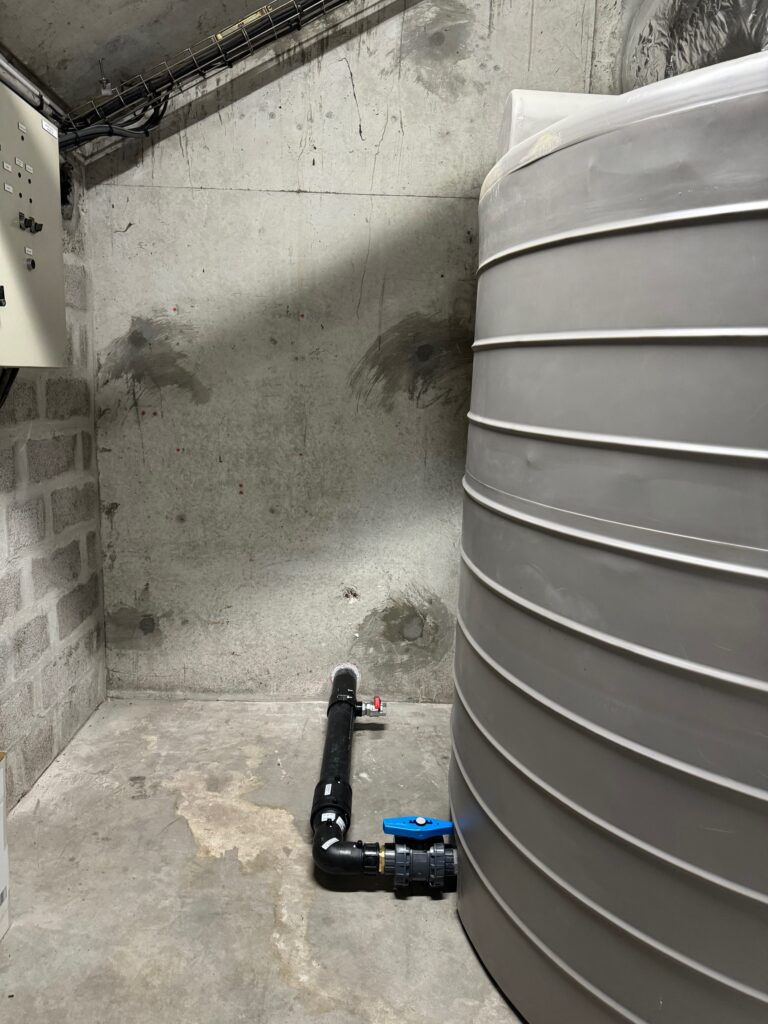 Cuve tampon pour permettre l'arrosage automatique au Stade Michel d'Ornano à Caen | Perdr'Eau, Les Maîtres de l'Eau