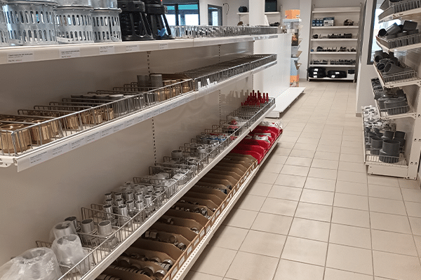 Réaménagement du magasin Perdr'Eau à Créances | Perdr'Eau, Les Maîtres de l'Eau